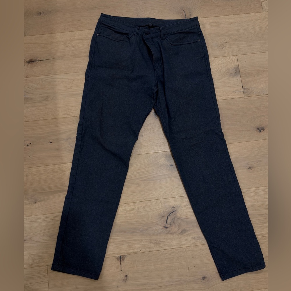 Lululemon Athletica ABC Denim look Pants. 34x32. Amazing shape.